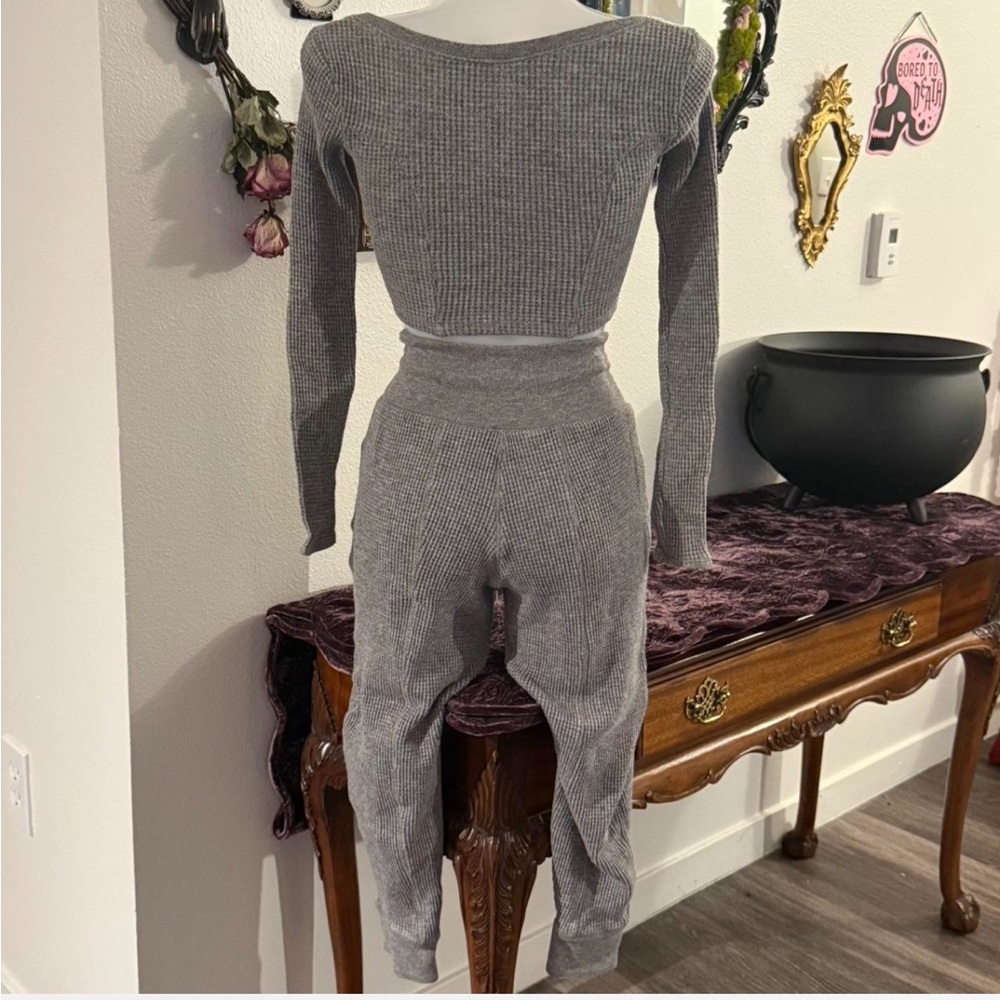 Gray Ribbed Button-Up Crop Top - image 4